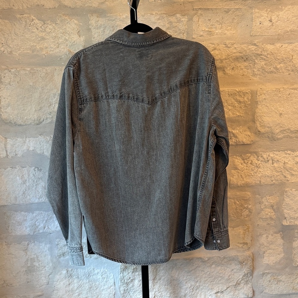 Levi's Women’s  Charcoal Button-Down Shirt - Picture 3 of 4